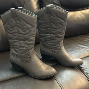 Charles Albert Boots. Gray Boots. Size 9M. Vegan Leather. Like New!​